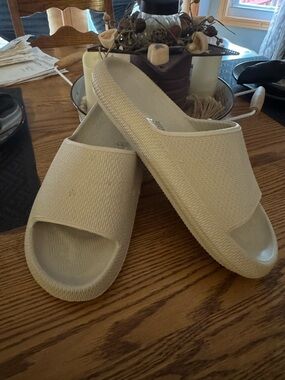 Neutral Open-Toe Slide Sandals - Cream